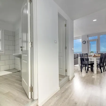 Modern With Private Parking & Ocean View & Coffee Corner